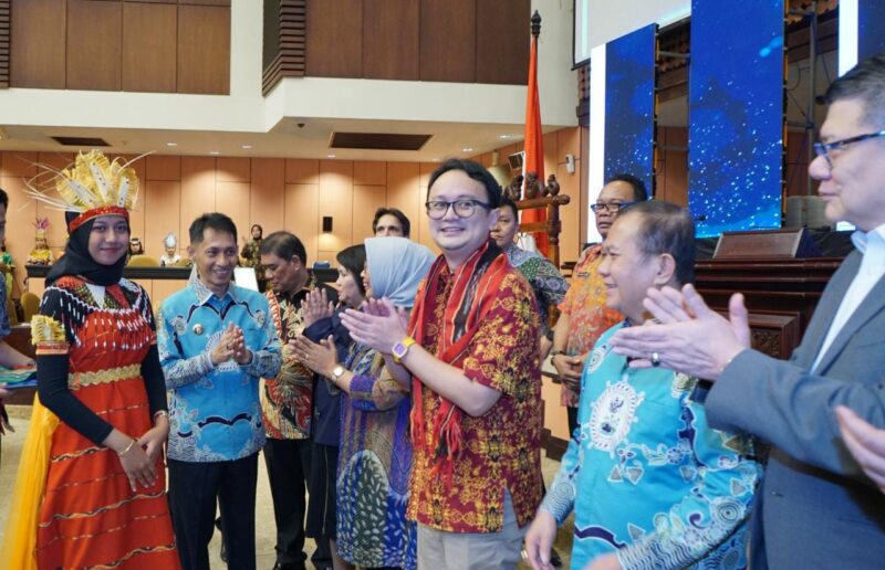 Duta Maritim Indonesia 2023, Maulayya Shalwaa Alfajry Kia perwakilan dari Provinsi Nusa Tenggara Timur tepatnya Kabupaten Alor (paling kiri)