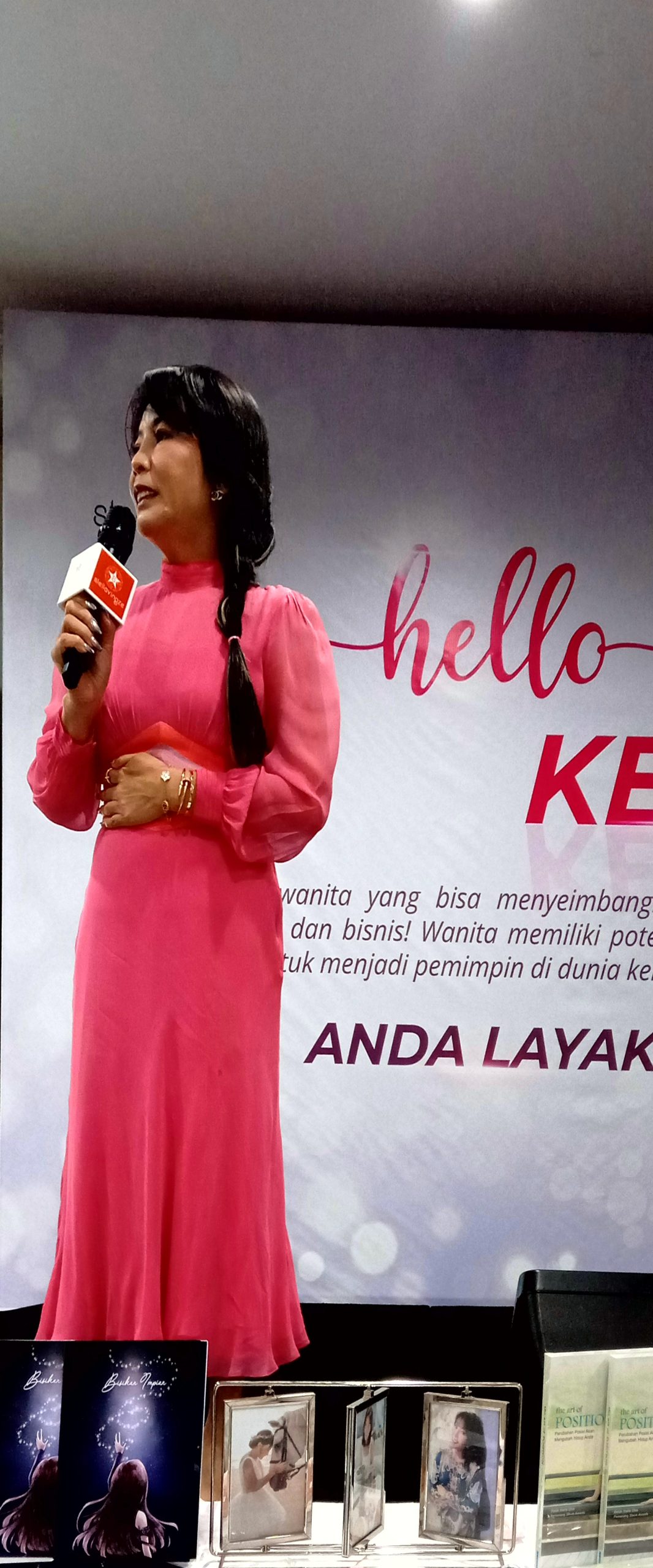 Datuk Prof. Dr. Stella saat memberikan presentasi kepada para wanita Indonesia pada Sabtu, 12/8