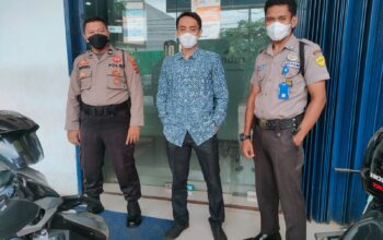 Anggota Personil  Sat Pamobvit Polresta Tangerang melaksanakan kegiatan Patroli ke Bank Mandiri KCP Pasar  Sentiong kec.Sukamulya   kab.Tangerang Banten