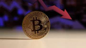 Bitcoin Drops to $53,000 Due to ETF Sell Pressure Heading Into the Weekend