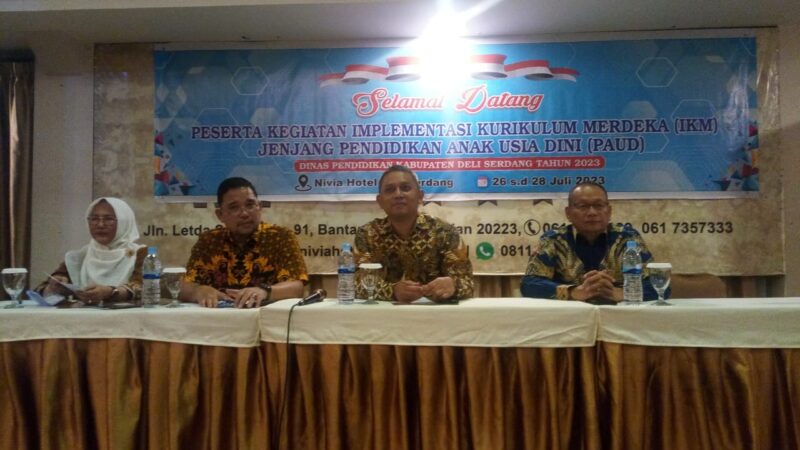 Kadis Pendidikan Yudi Hilmawan (nomor 2 dari kanan)