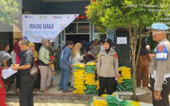 Stabilkan Harga Bahan Pokok, Polres Lebak bersama Satgas Pangan  Lebak Gelar Operasi Pasar di Kecamatan Maja