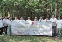 Dokumentasi Penanaman mangrove The Westin Jakarta dan Siji Art Management bersama LindungiHutan (Sumber: VRITIMES.com)