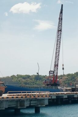 Logistik Aceh Terus Menggeliat, Dua Kapal Sandar di Dermaga Pelabuhan Krueng Raya Pelindo