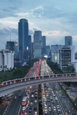 KAI Temukan Layangan, Bola Golf, Hingga Bola Sepak di Jalur LRT Jabodebek, Ajak Masyarakat Jaga Keselamatan