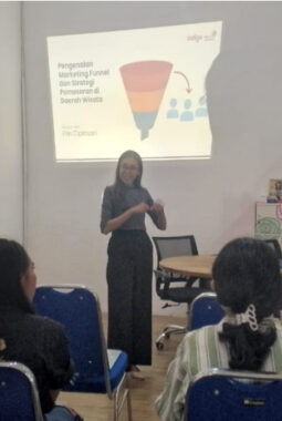 Telkom Indonesia Inisiasi Business Clinic di Labuan Bajo untuk Perkuat UMKM Pariwisata Hadapi Era Digital