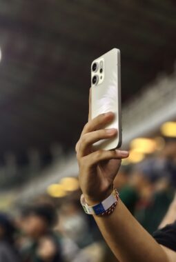 OPPO Zoom Bikin Sepak Bola Indonesia Terlihat Sekeren Liga Dunia di Laga Pembuka BRI Super League 2025