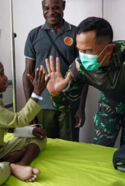 HUT Kogabwilhan III: TNI Gelar Operasi Bibir Sumbing Gratis bagi Anak Papua di Pedalaman