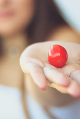 TOMAT SUPERFOOD: Kandungan Cherry Tomato Stevia yang Mendukung Kulit Cerah dan Awet Muda