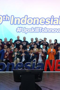 Dua Mahasiswa Program Business Information Technology Buktikan Kualitas di IndonesiaNEXT Summit 2025