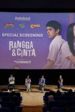 Luar Biasa! Indofood CBP bersama Ribuan Penonton Merasakan Experience Cinta, Rasa, dan Cerita Lewat Nonton Bareng Film “Rangga & Cinta” di 4 Kota Besar Indonesia