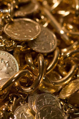 Emas Bergerak Hati-Hati di Tengah Ketidakpastian Suku Bunga The Fed