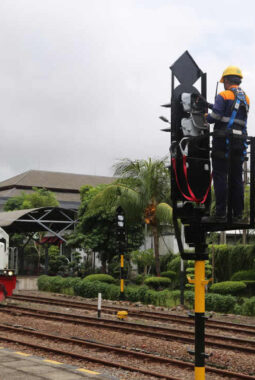 KAI Daop 8 Surabaya Pastikan Keandalan Sinyal dan Telekomunikasi Nataru 2025/2026