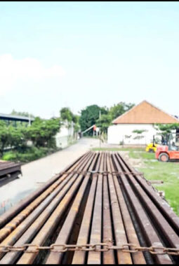 KAI Logistik Dukung Peningkatan Keselamatan Jalur KA melalui Pengiriman Rel R.54 Seberat 380 Ton