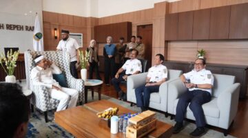 KAI dan Pemprov Jawa Barat Perkuat Sinergi Bahas Keselamatan Perlintasan dan Revitalisasi Stasiun Bandung