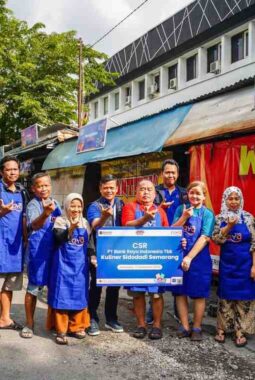Bank Raya Berikan Dukungan Prasarana untuk Pedagang Kaki Lima Sidodadi Semarang