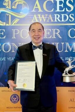 CEO BINA NUSANTARA, Ir. Bernard Gunawan, Raih Outstanding Leaders ACES Awards 2025