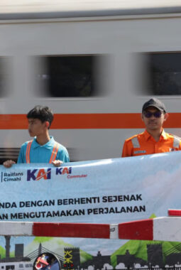 Daop 2 Bandung Terus Himbau Keselamatan: Pengguna Jalan Wajib Berhenti Sesaat Sebelum Melintasi Perlintasan Sebidang