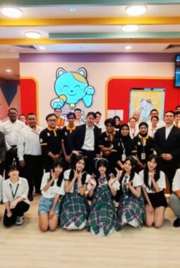 Karaoke Manekineko Outlet Debuts in Aeon Cheras Selatan with KLP48 Guests