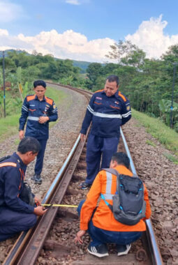 Jelang Angkutan Nataru 2025/2026, Daop 2 Bandung Intensifkan Pemeriksaan Prasarana Demi Keamanan dan Keselamatan Perjalanan Kereta Api
