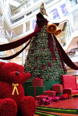 Dari Ice Skating sampai Parade Santa, PIK Avenue Hadirkan Enchanted Noel