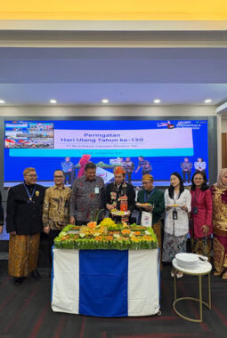 BRI Region 6/Jakarta 1 Rayakan HUT ke-130 dengan Tumpengan dan Penghargaan