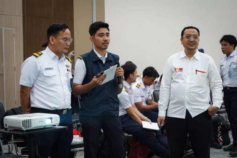 Jumlah Pengguna Meningkat, LRT Jabodebek Perkuat Kompetensi Train Attendant