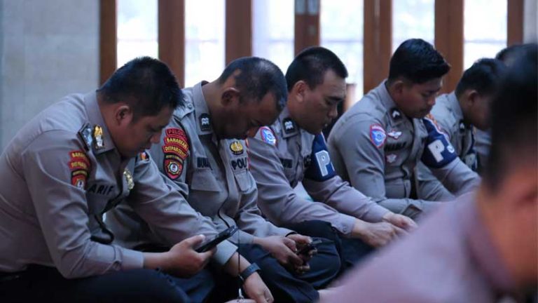 Fakta Menarik: Perkuat Integritas dan Profesionalisme, Polda Banten Gelar Pembinaan Rohani Personel