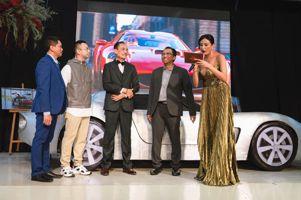 Fakta Menarik: LA DOLCE VITA: TUKSEDO AUTO & FASHION GALA