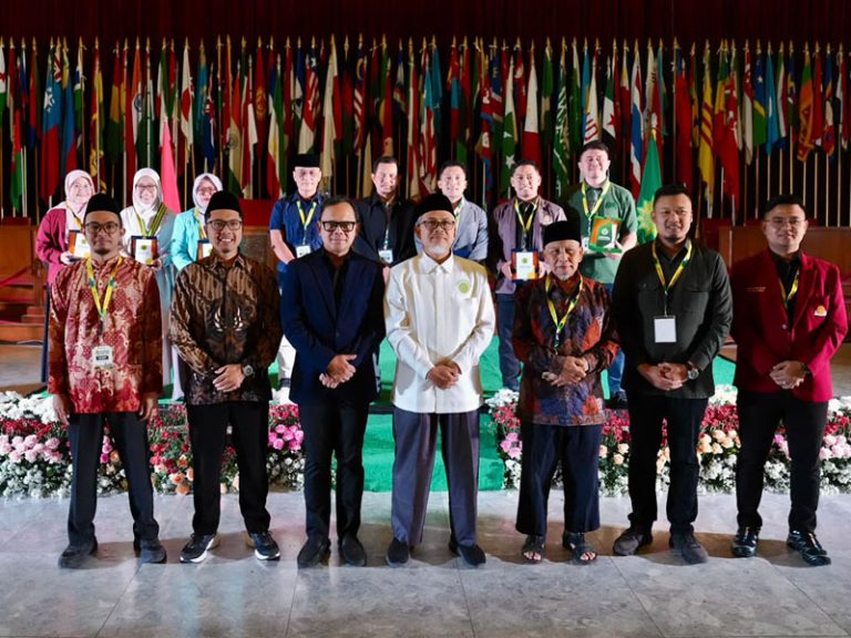 Fakta Menarik: Wamendagri Bima Arya: Karakter dan Kecerdasan Intelektual Harus Berjalan Beriringan