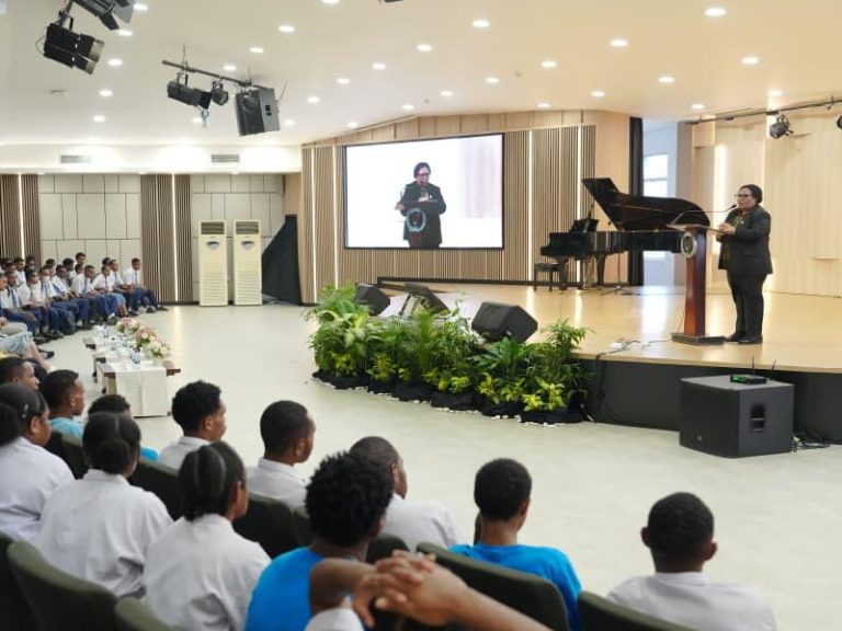 Fakta Menarik: Kunjungi SLH Gunung Moria, Wamendagri Ribka Haluk Dorong Anak-Anak Tanah Papua Jadi Agen Perubahan