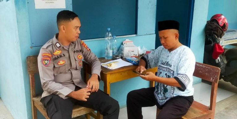 Polisi Bersama Masyarakat, Bhabinkamtibmas Polsek Rangkasbitung Polres Lebak Sambangi Ketua RW Kelurahan Cijoro Lebak
