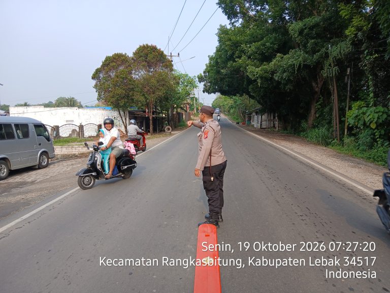 Ps.Kanit Samapta Polsek Rangkasbitung Polres Lebak Giat Strong Point,Sebrangkan Anak Sekolah SD Islam Al-Husna