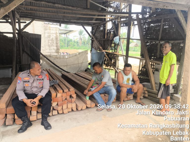 Polsek Rangkasbitung Polres Lebak Berikan Rasa Aman Kepada Warga Masyarakat Dengan Cara Patroli dan Sambang Ke Pemukiman