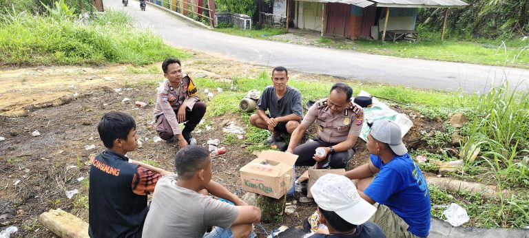 Kapolsek Lebakgedong Polres Lebak Melaksanakan Program Poliran,Berikan Motivasi dan Edukasi Ke Warga