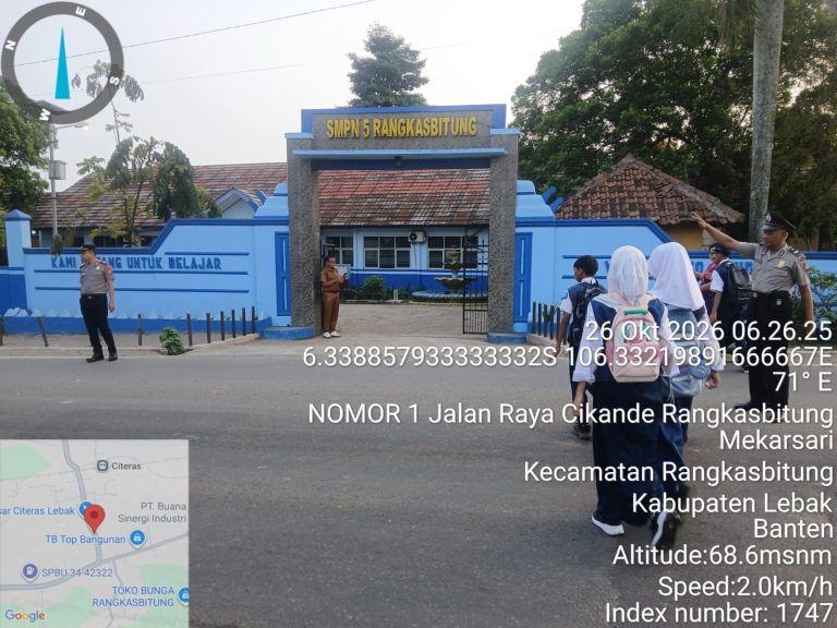 Kapolsek Rangkasbitung dan Personel Pimpin Langsung Giat Strong Poin Depan SMPN 05 Rangkasbitung