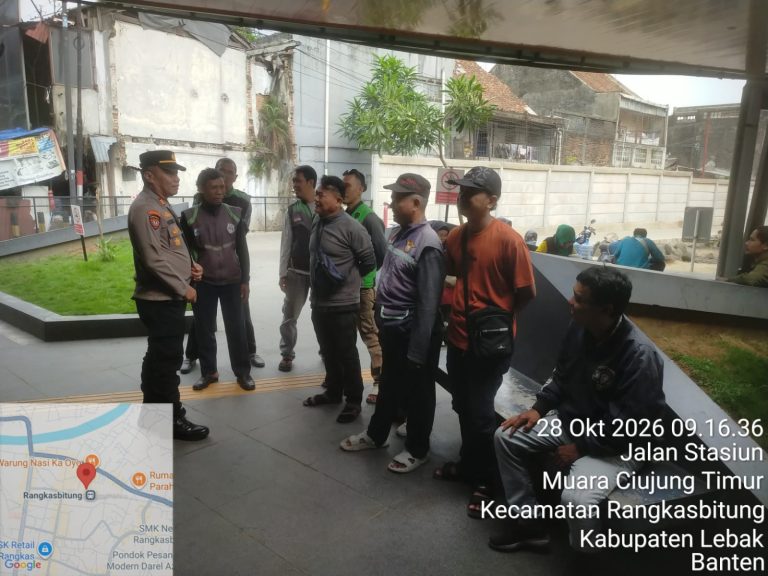 Implementasikan Program Quik Wins Kapolri, Kapolsek Rangkasbitung Polres Lebak Kumpul Bersama Masyarakat