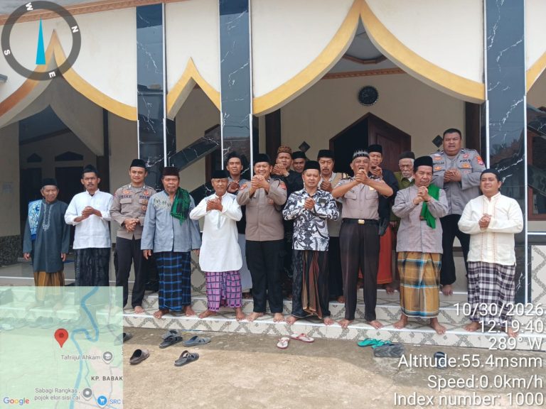 Dukung Program Quik Wins Kapolri,Polsek Rangkasbitung Polres Lebak Giat Jumat Keliling di Masjid Ar-Rohman Kampung Ciwaru