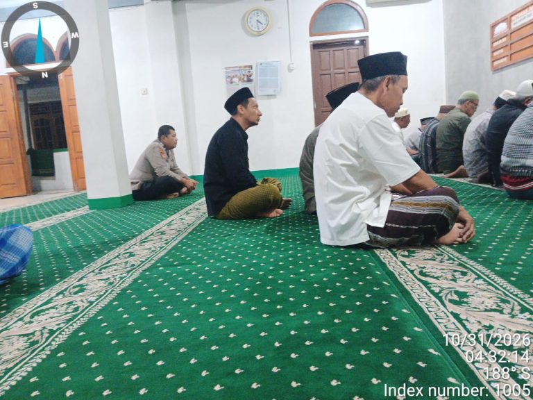 Jaga Situasi Kamtibmas,Pawas Polsek Rangkasbitung Polres Lebak Giat Sholat Subuh Keliling